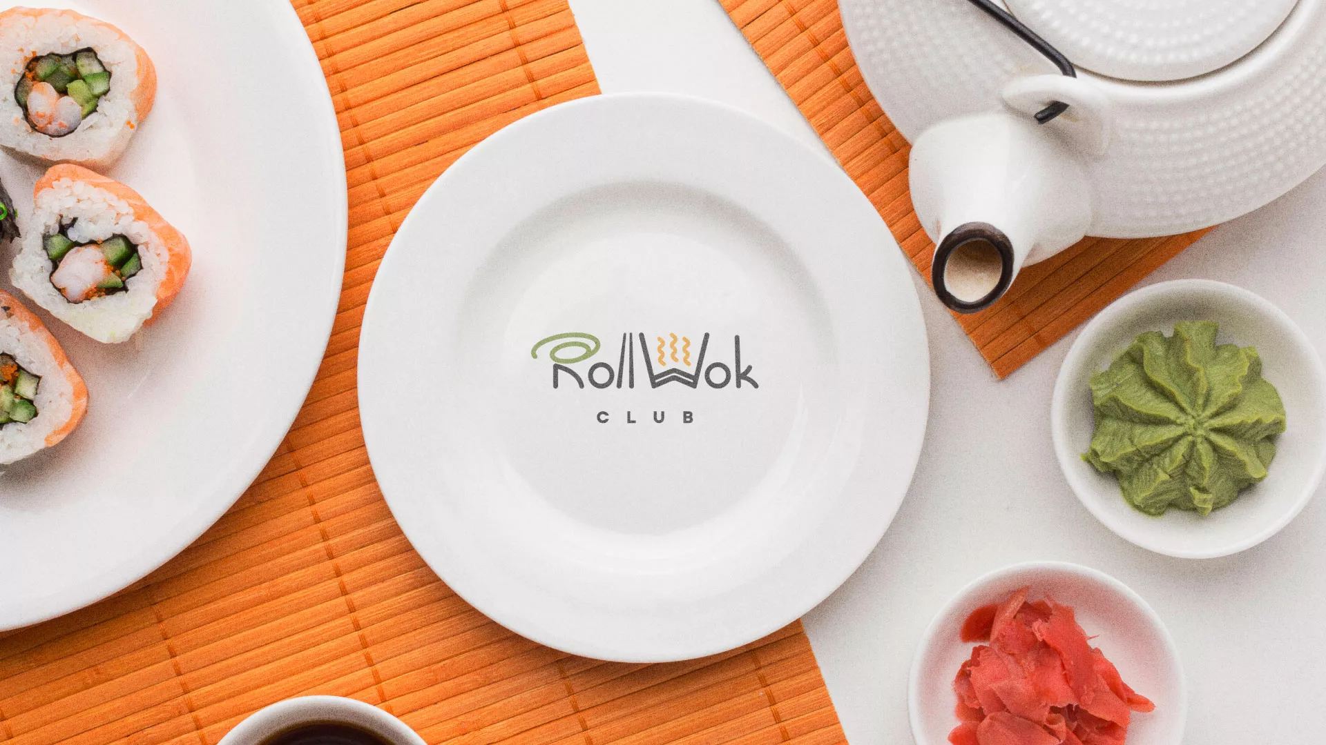 Разработка логотипа и фирменного стиля суши-бара «Roll Wok Club» в Нюрбе